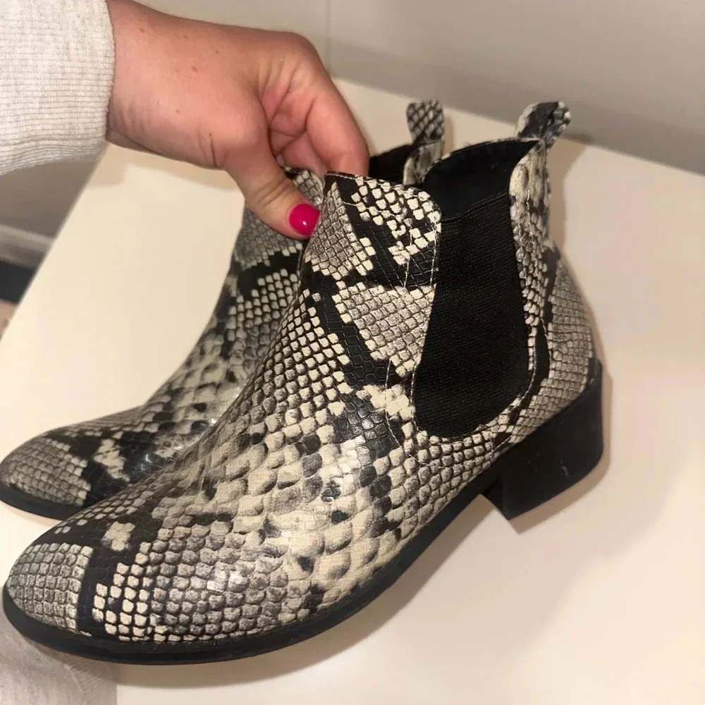 DSW snake booties 8.5 - Picture 9 of 10